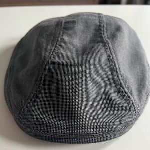 C & A Driving cap. In gray